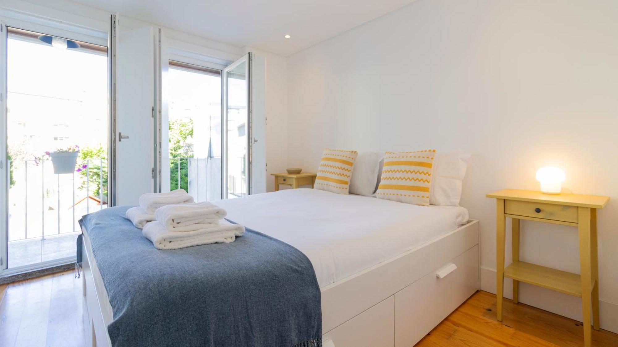 City Center Duplex W Patio By Lovelystay Porto Exterior foto